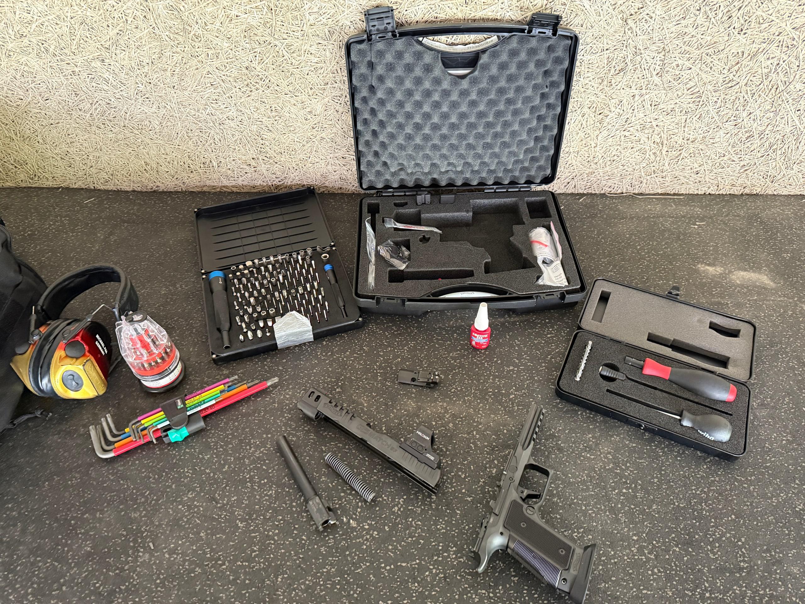 Schussabgabe im Action-Pistol-Wettkampf